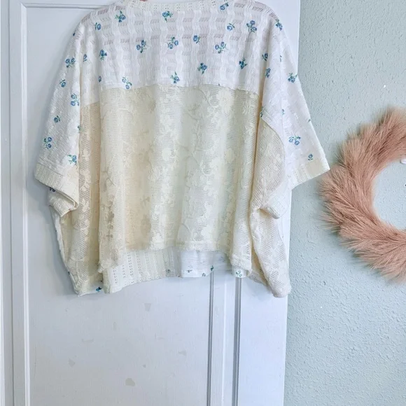 Fantastic Fawn Cream Floral Patchwork Blouse with Blue Accent - Picture 6 of 6